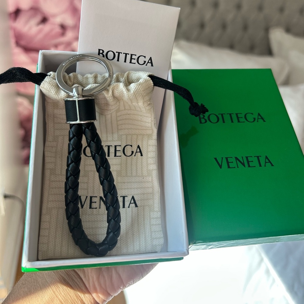 NWT BOTTEGA VENETA INTRECCIO KEY CHAIN - BLACK